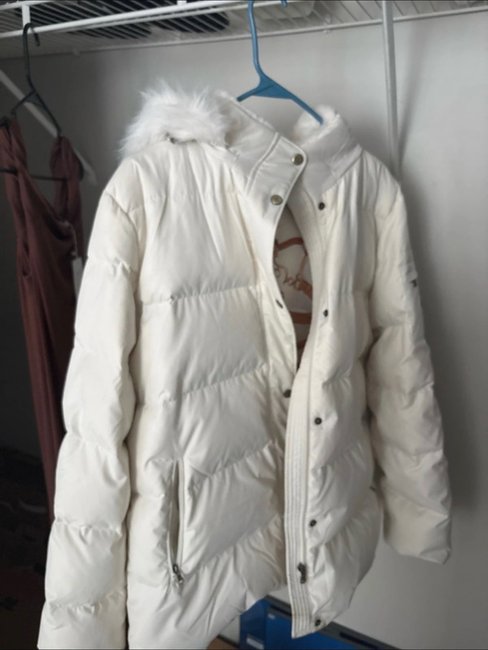 Ralph Lauren Cream Quilted Puffer Jacket with Faux Fur Hood - Picture 4 of 4